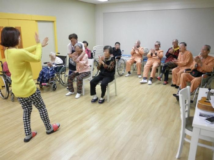 (주)함께향남실버케어센터 이미지 14