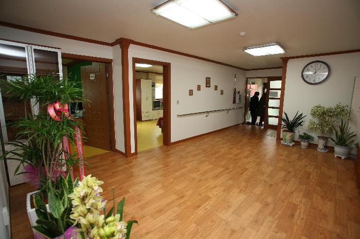 신명노인요양공동생활가정 이미지 4