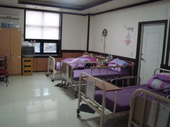 즐거운요양원 이미지 18