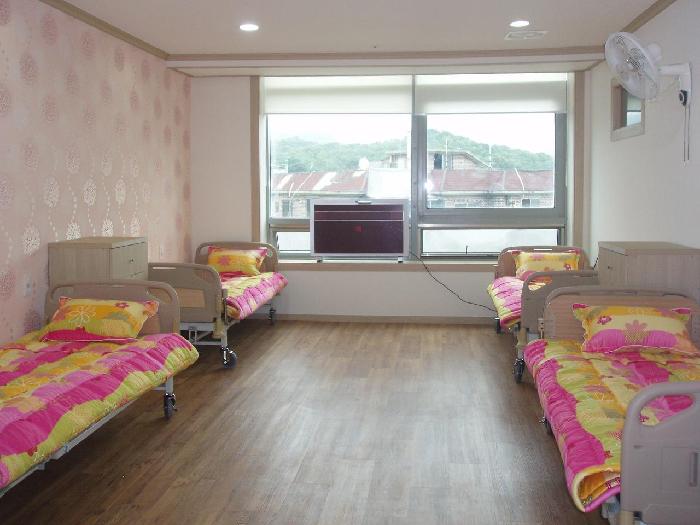 늘사랑실버센터 이미지 8