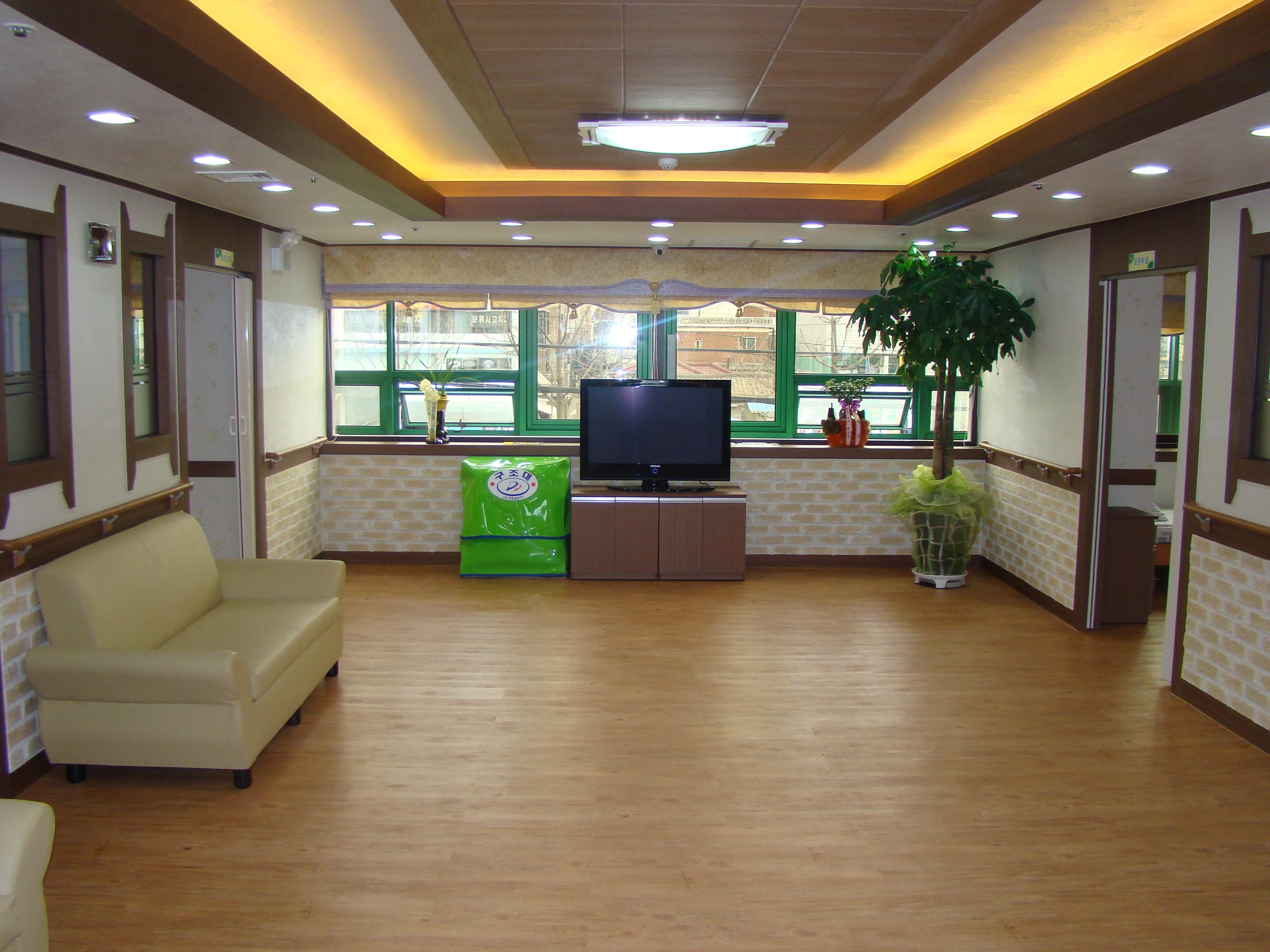 해피나라노인전문요양원 이미지 5