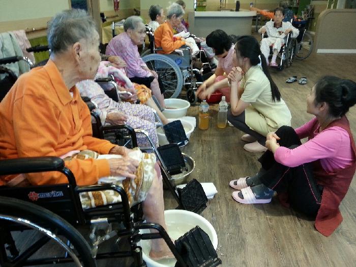 늘사랑실버케어센터 이미지 14