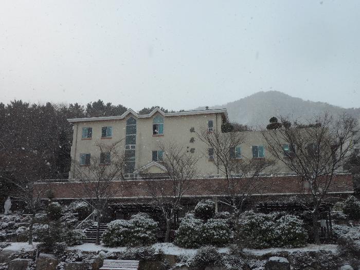 흰돌요양센터(목제관) 이미지 4