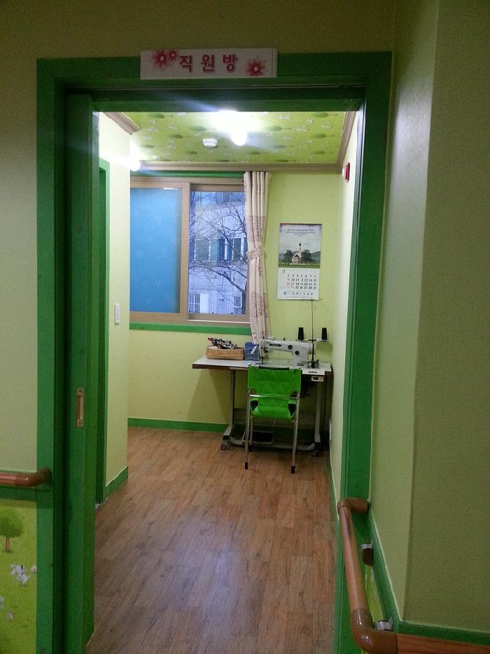 노인요양공동생활가정 태양의서쪽 이미지 4