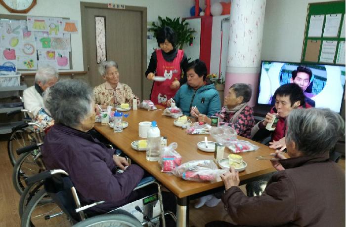 노인요양공동생활가정 사랑가득한집 이미지 5