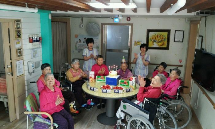 나눔의샘평안노인요양공동생활가정 이미지 10