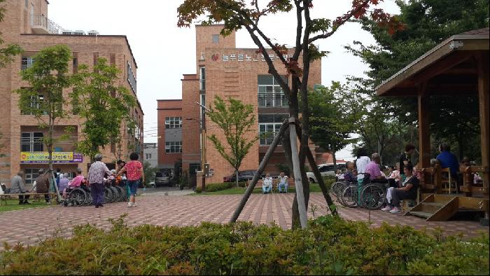 늘푸른노인전문요양원 이미지 2