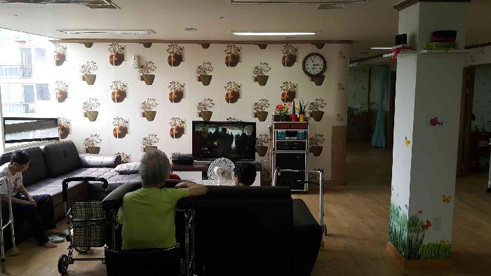 행복노인전문요양원 이미지 7