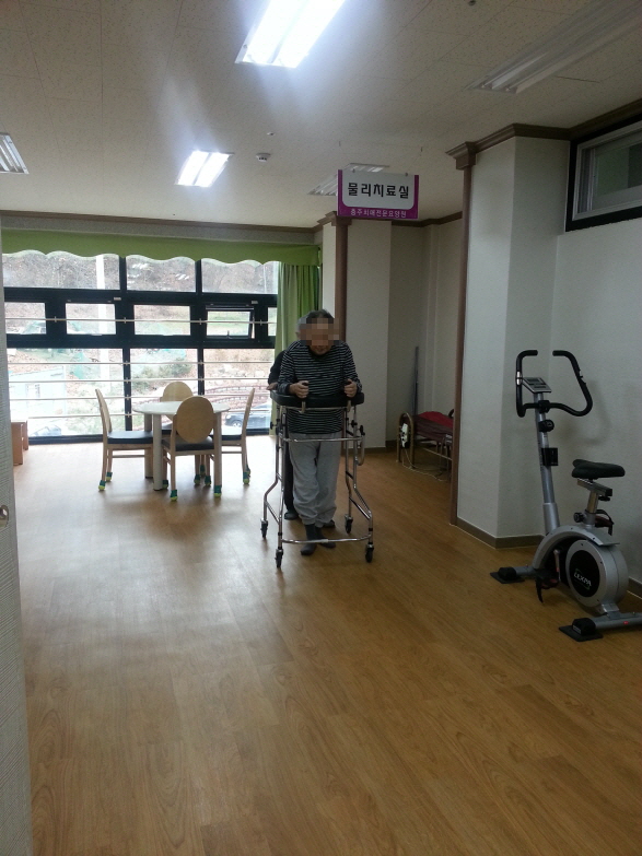 충주치매전문요양원 이미지 14