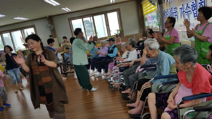 아낌없이 주는 나무 요양원 이미지 10