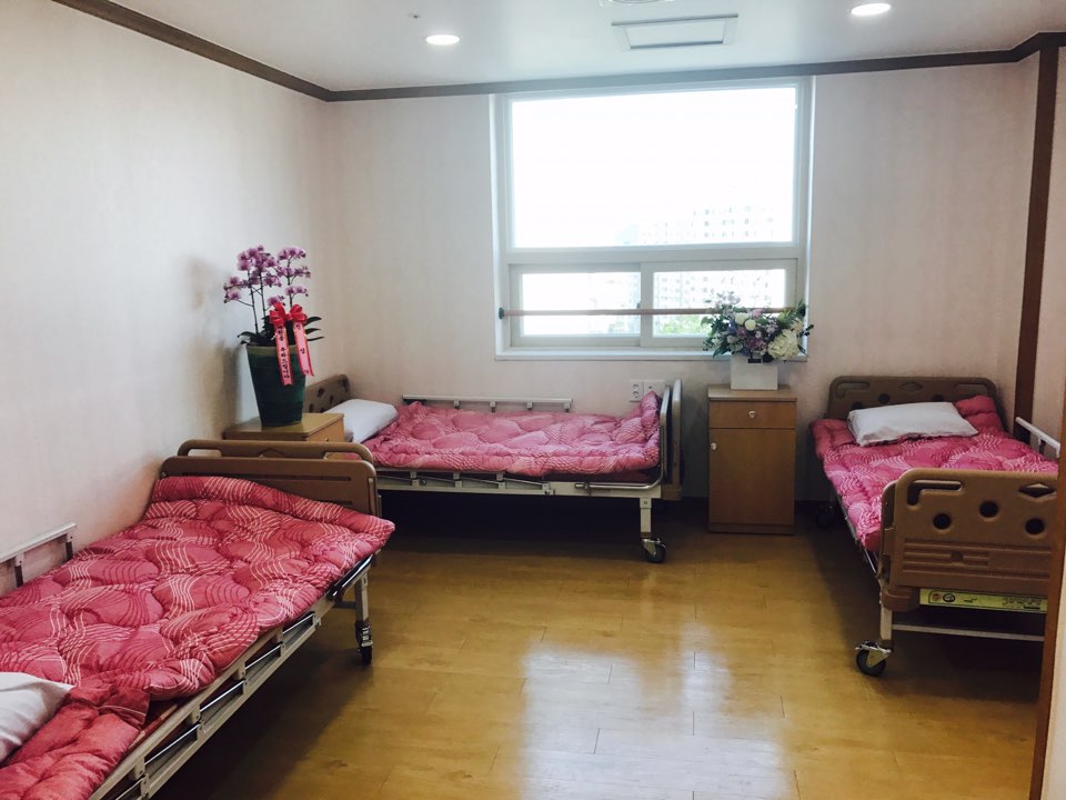 산책하는 요양원 이미지 9