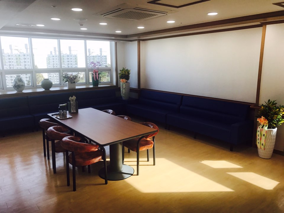 산책하는 요양원 이미지 7