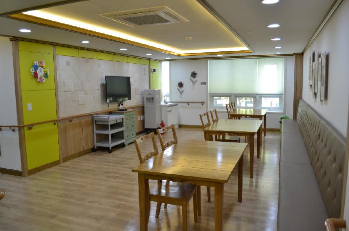 명성노인요양시설 이미지 5