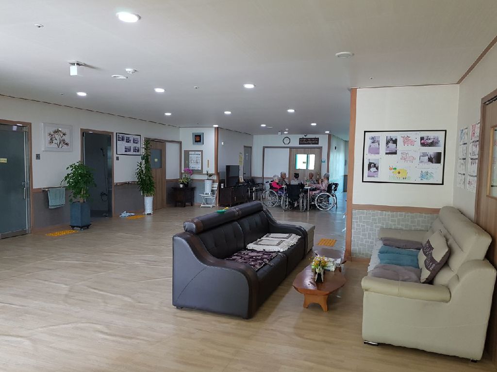 충주사랑요양원 이미지 10