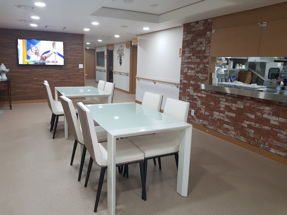 꽃마루요양원 이미지 13