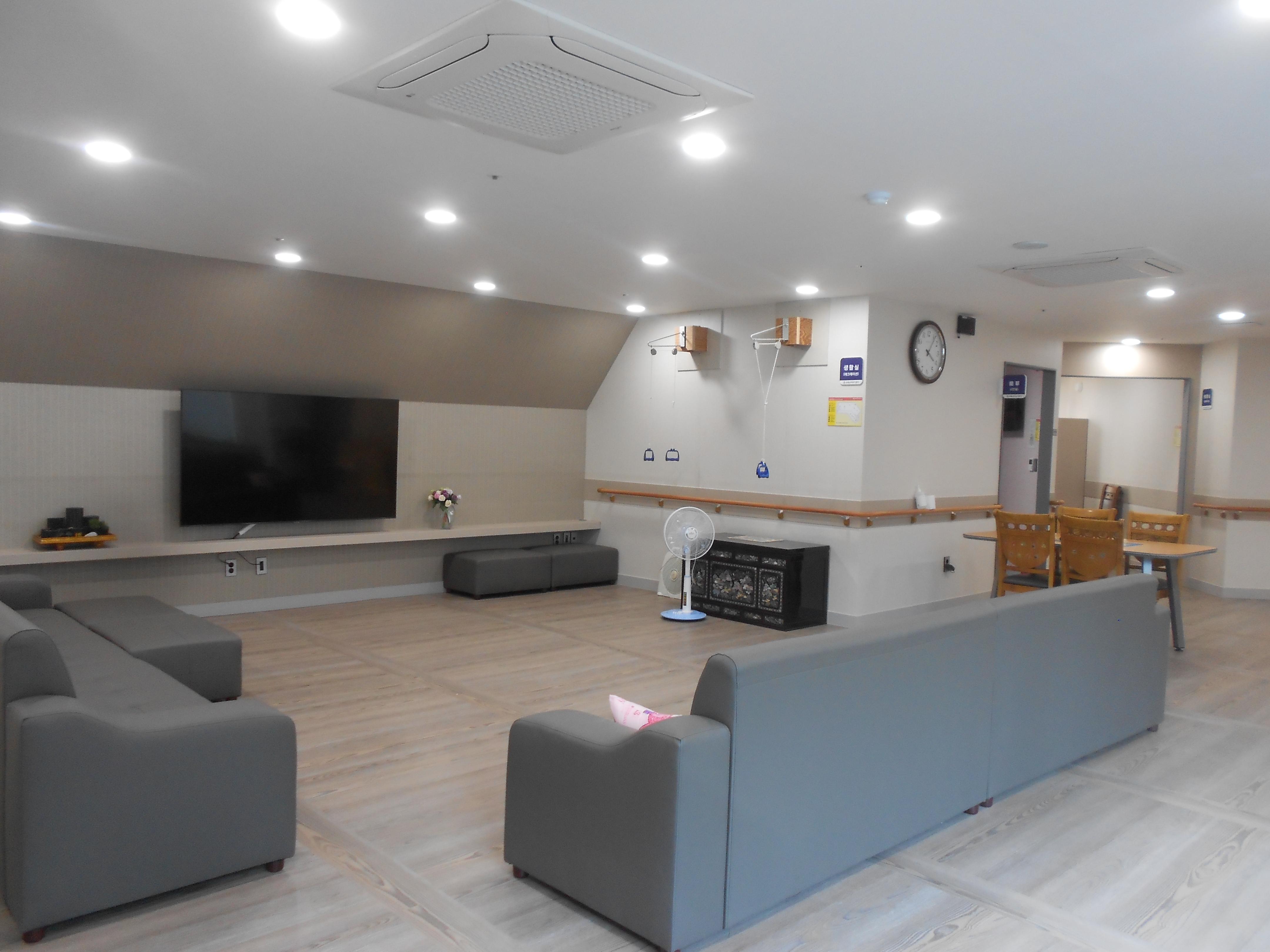 정평실버복지센터노인요양공동생활가정 이미지 2