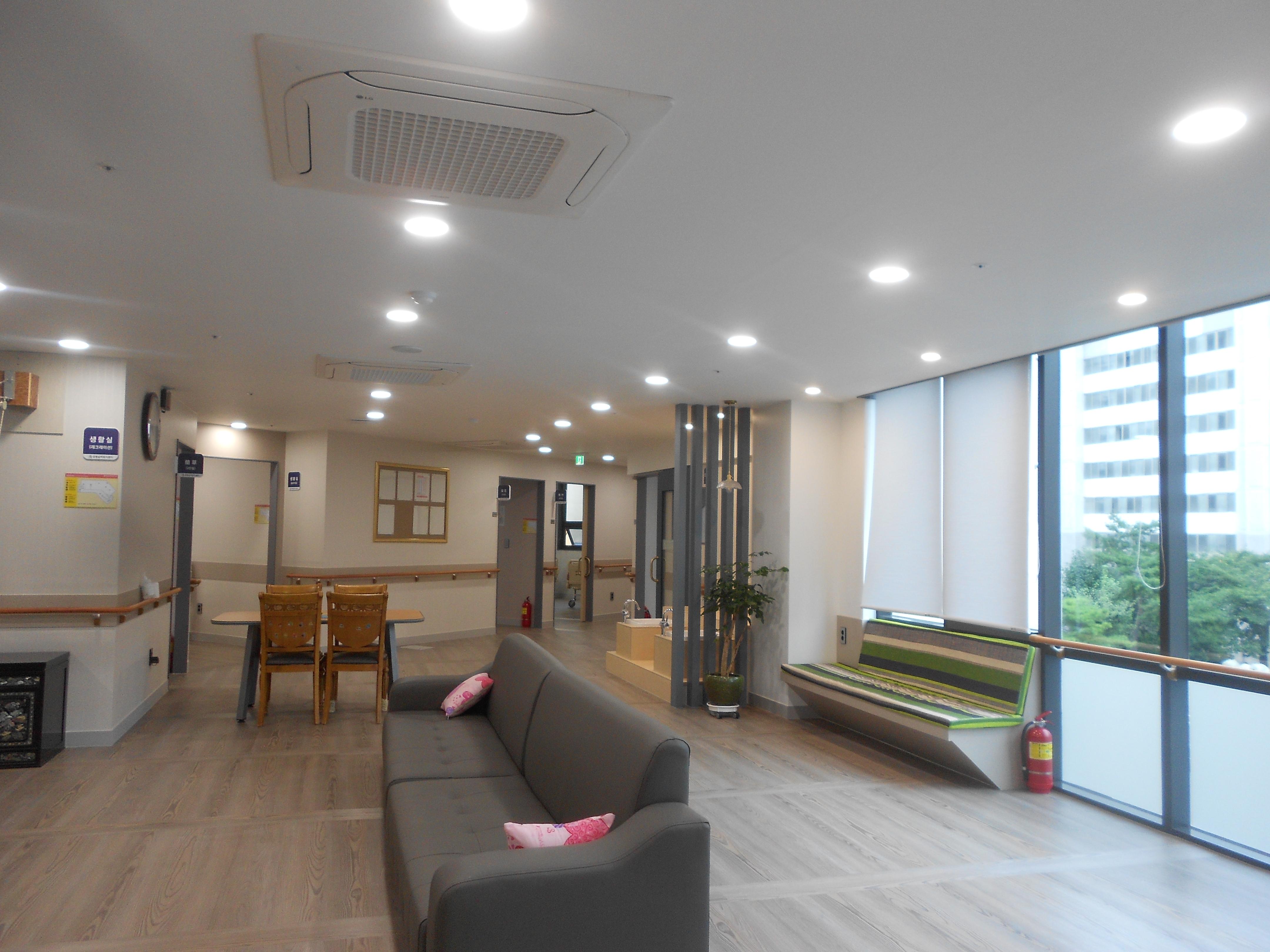정평실버복지센터노인요양공동생활가정 이미지 3