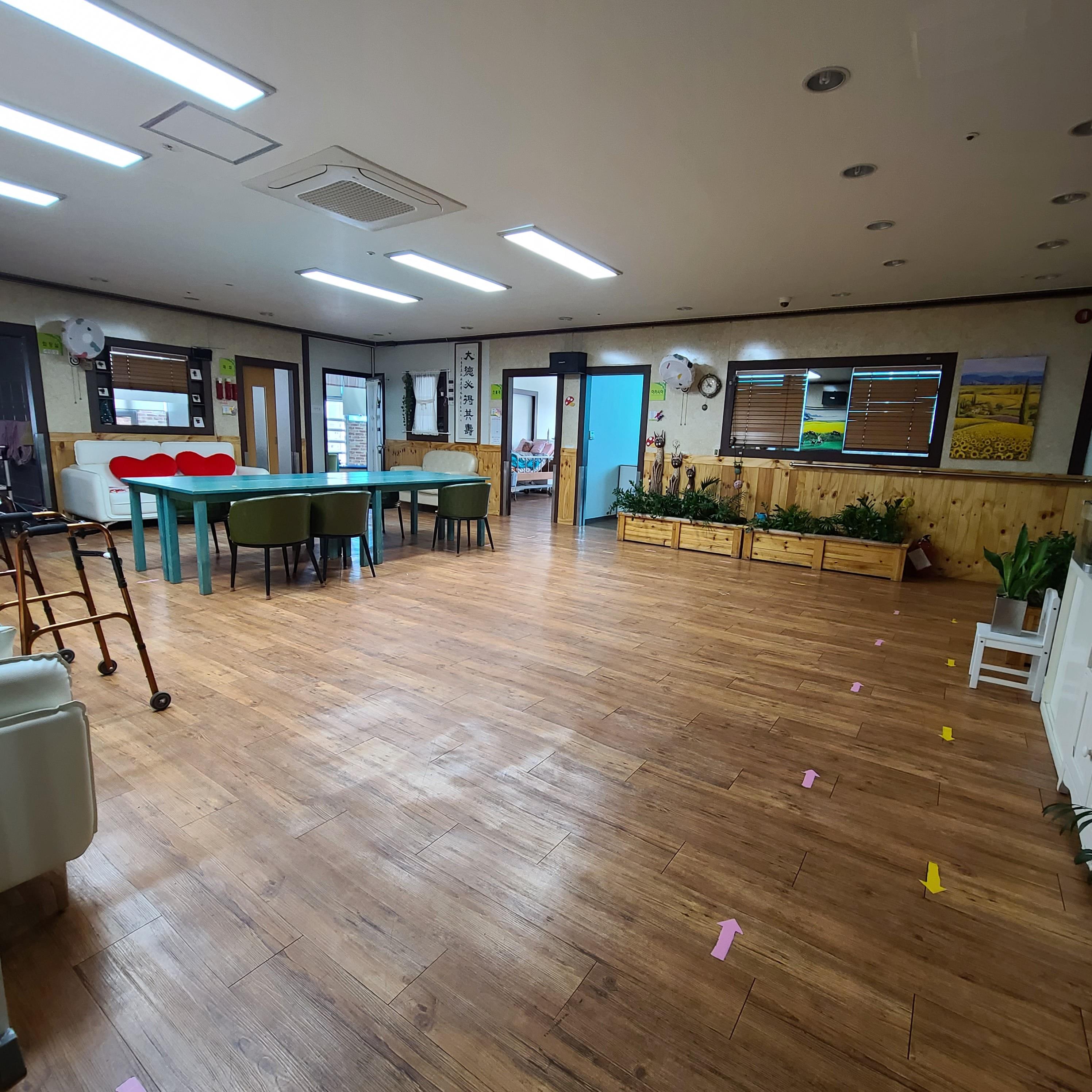 봄날실버요양원 이미지 12