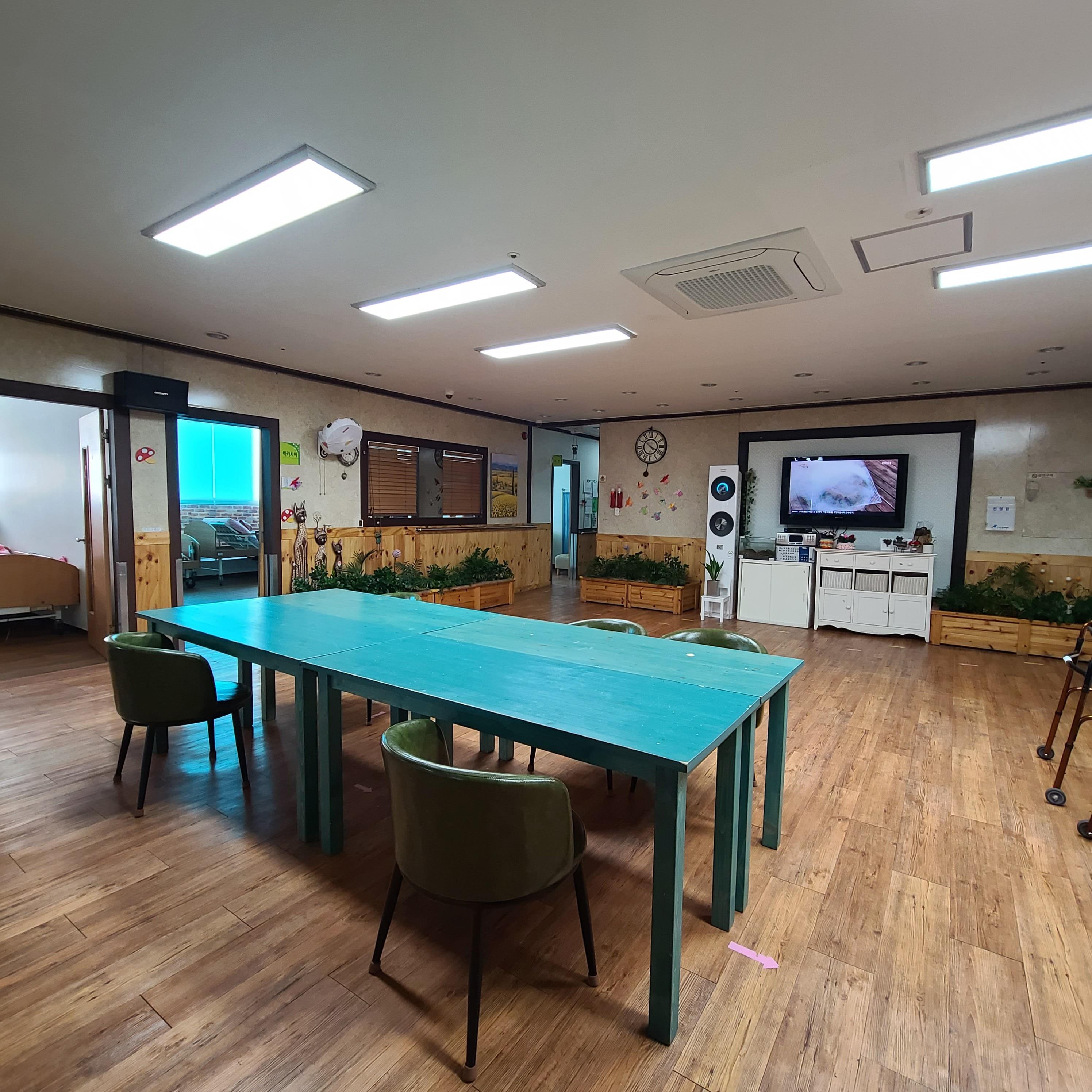 봄날실버요양원 이미지 11