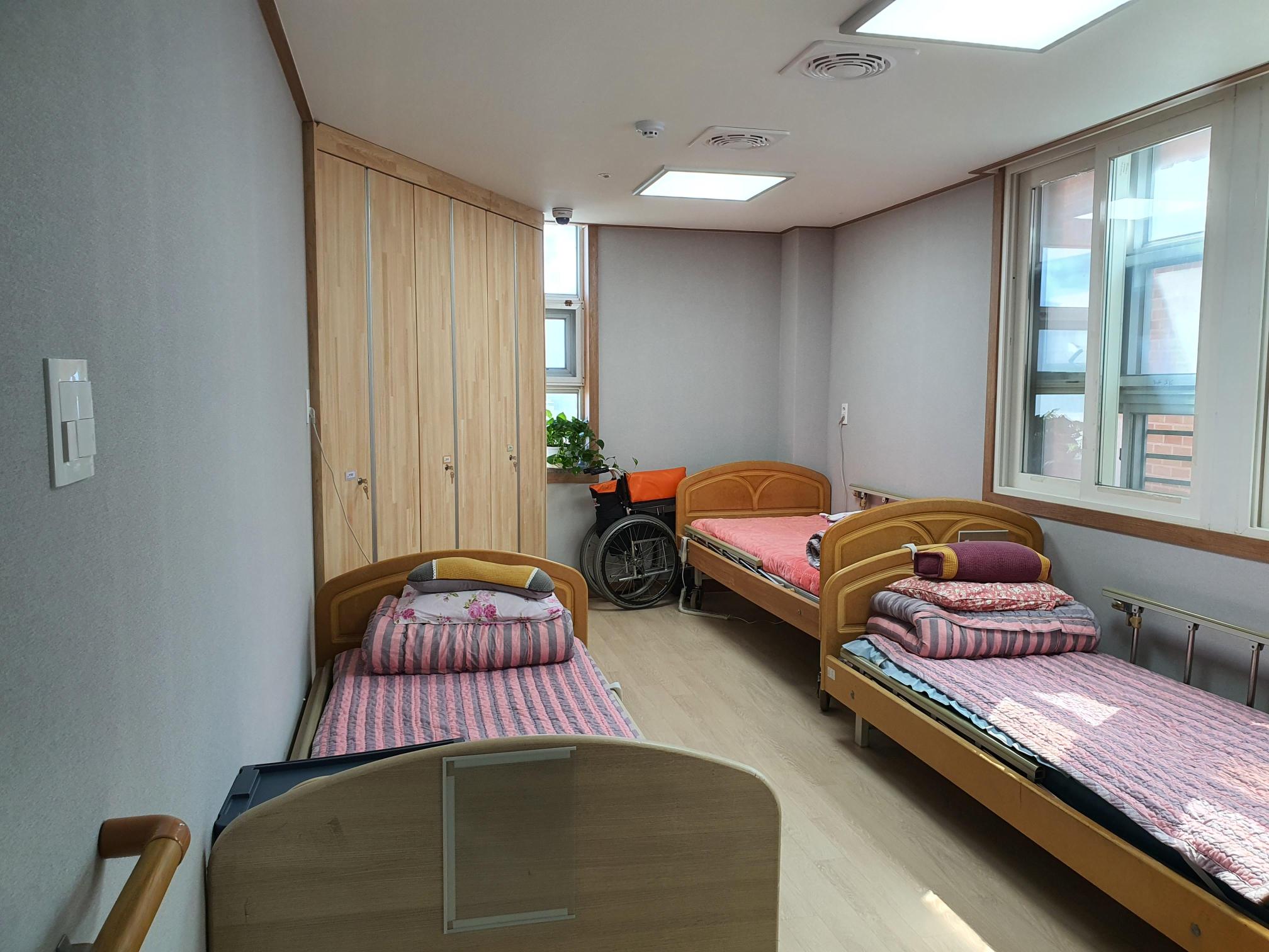 늘푸른노인요양원 이미지 8