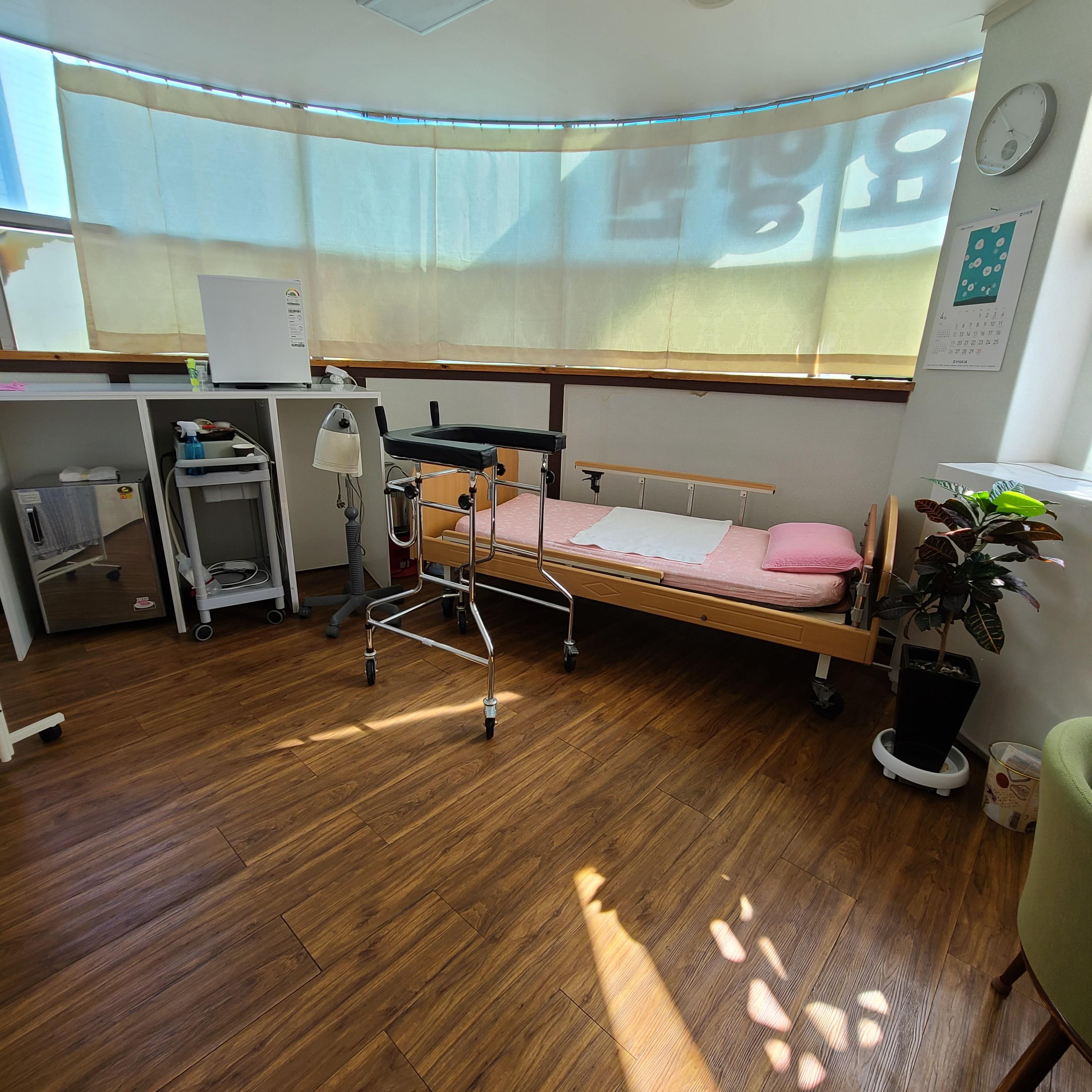 봄날실버요양원 이미지 8