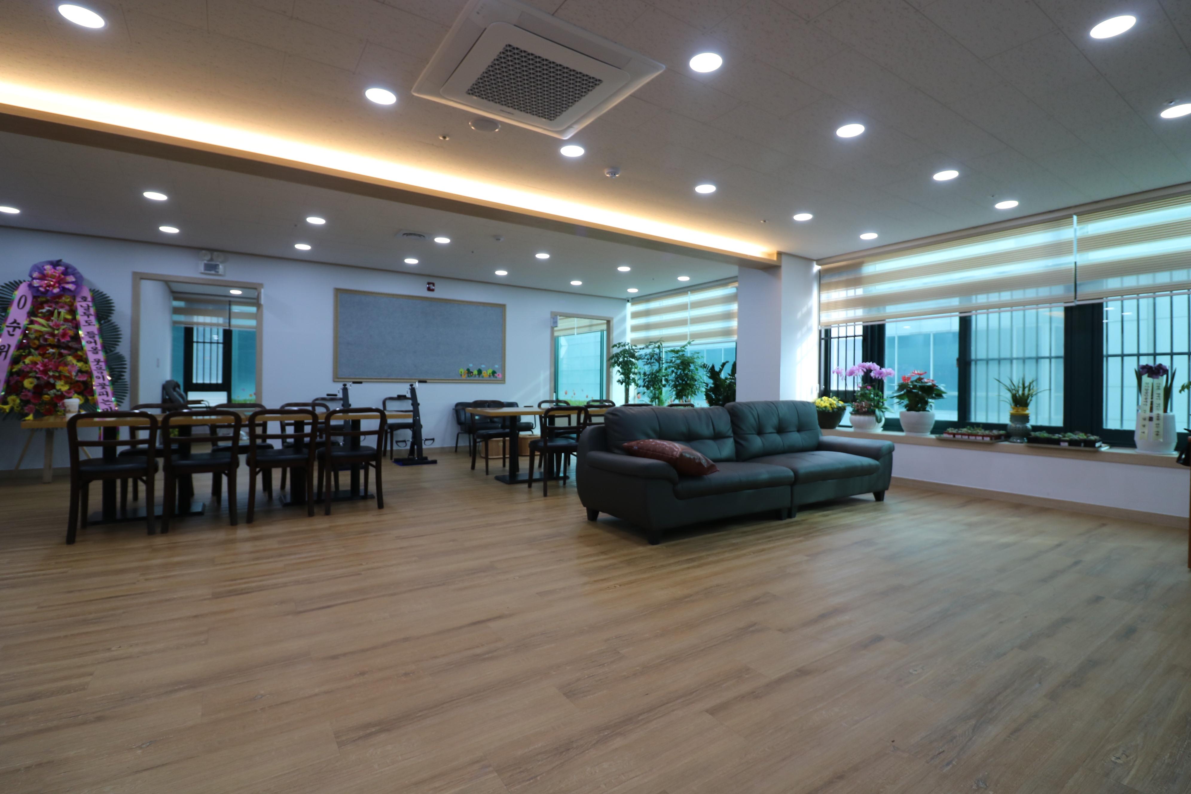 웃음꽃피는마을 요양원 이미지 9