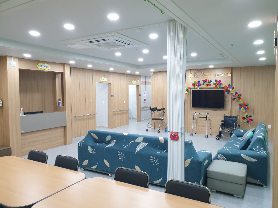 행복100세 노인요양원 이미지 2