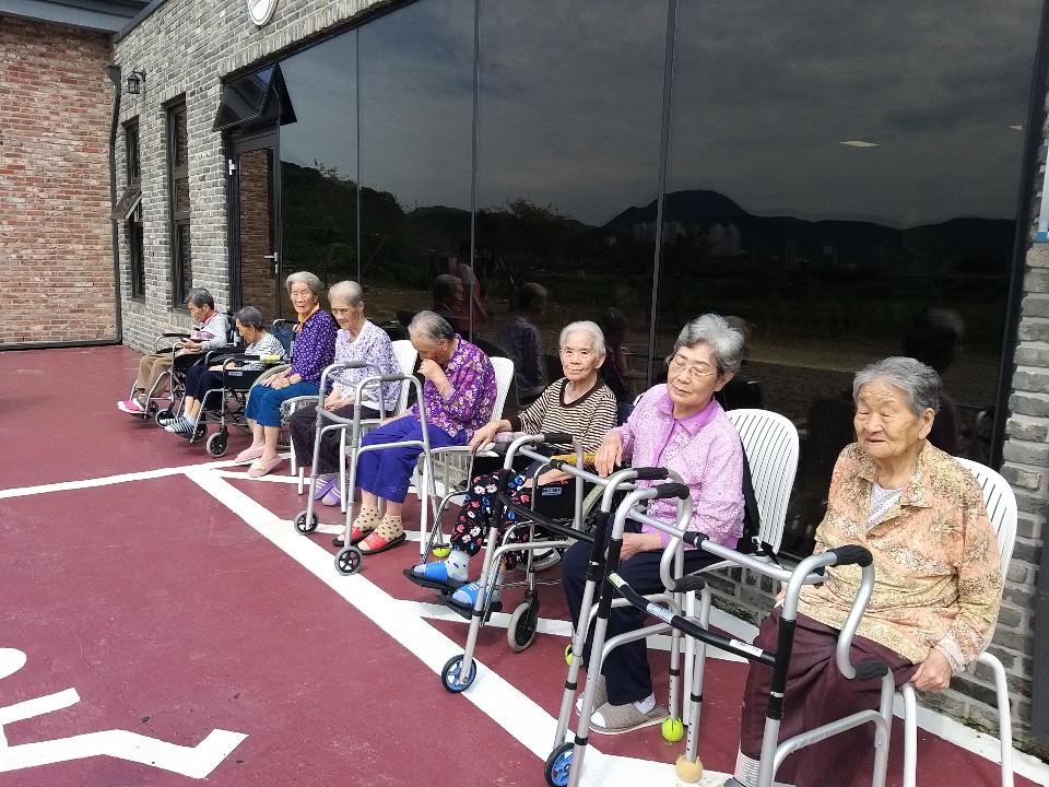 둥지원 실버타운 이미지 5