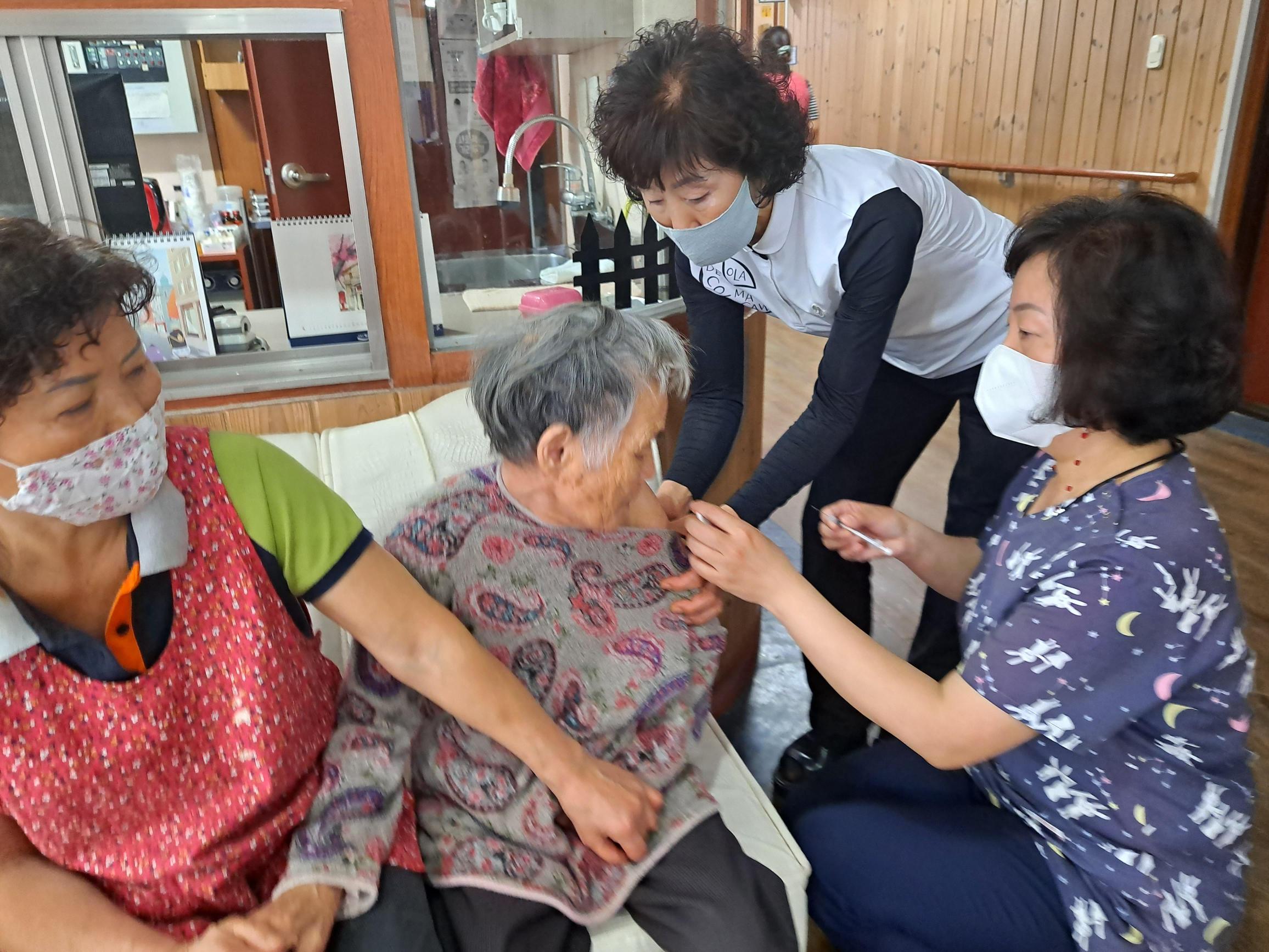 연꽃피는집노인요양원 이미지 5