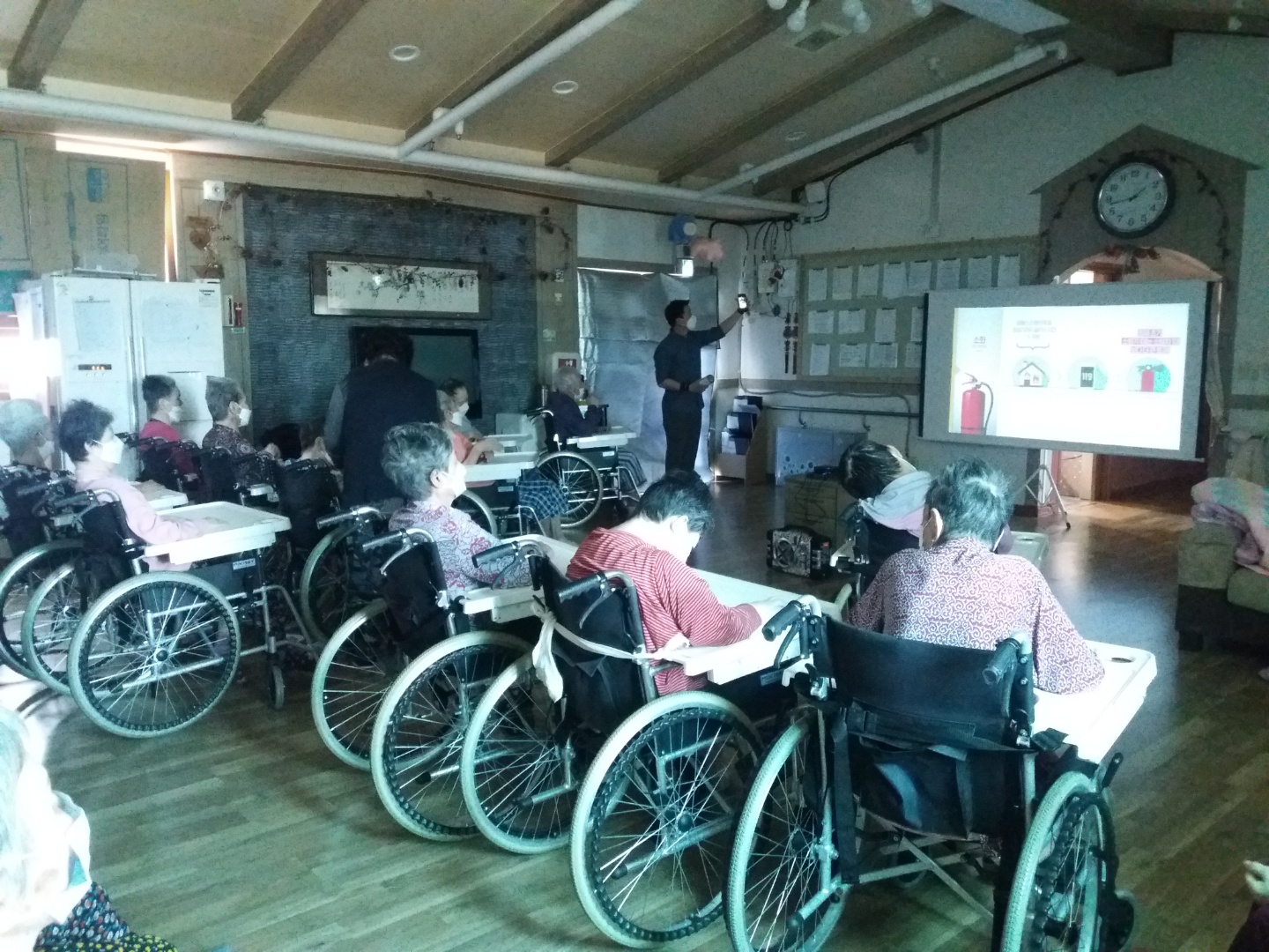 따뜻한집노인요양원 이미지 16