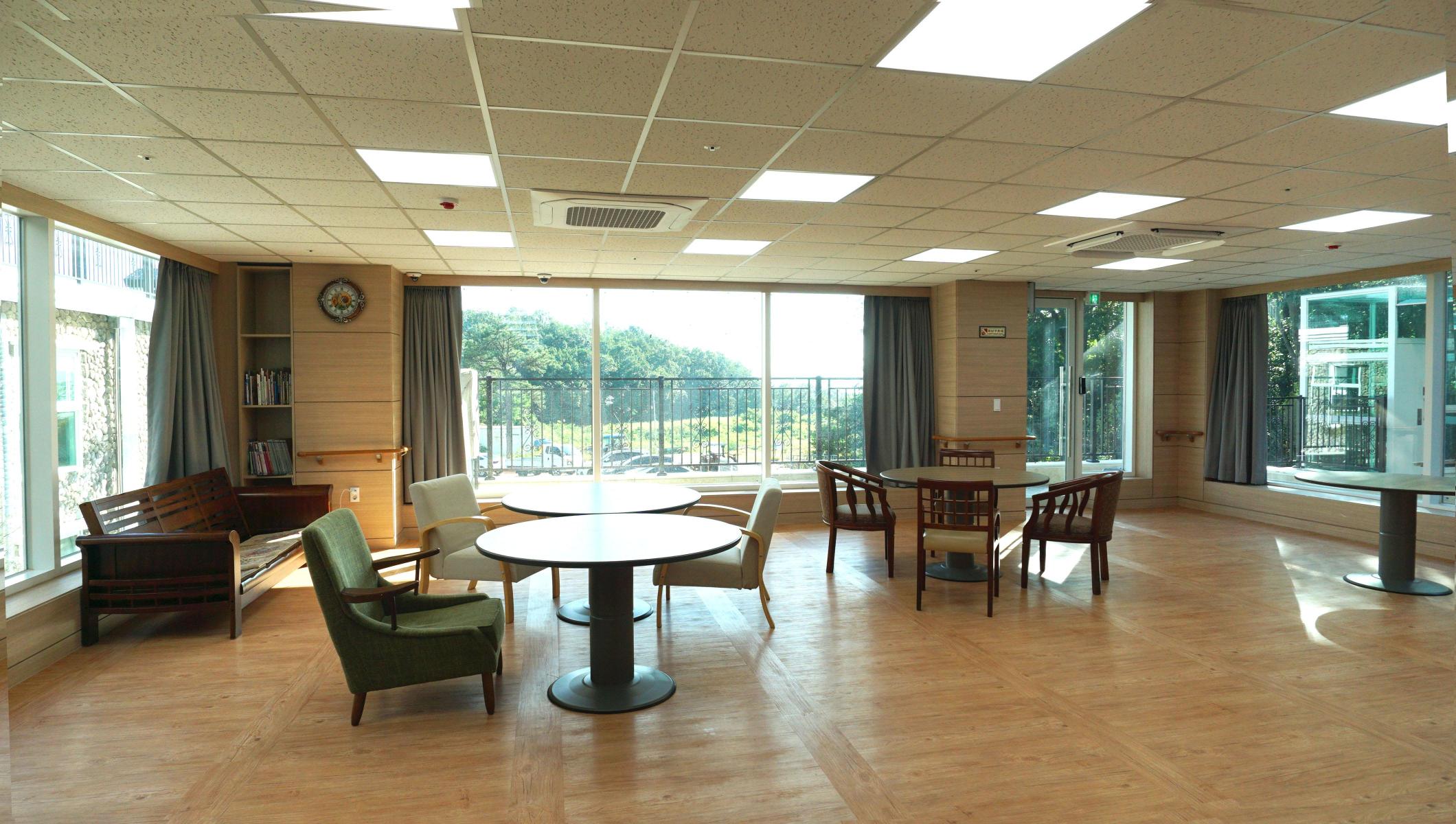 플로렌스 너싱홈 이미지 19