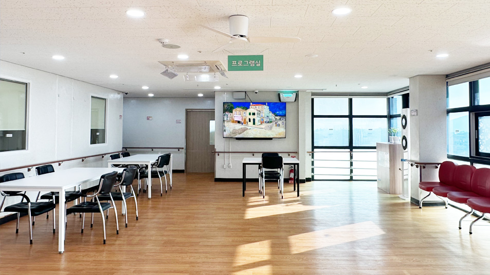 진해금강노인전문요양원 이미지 2