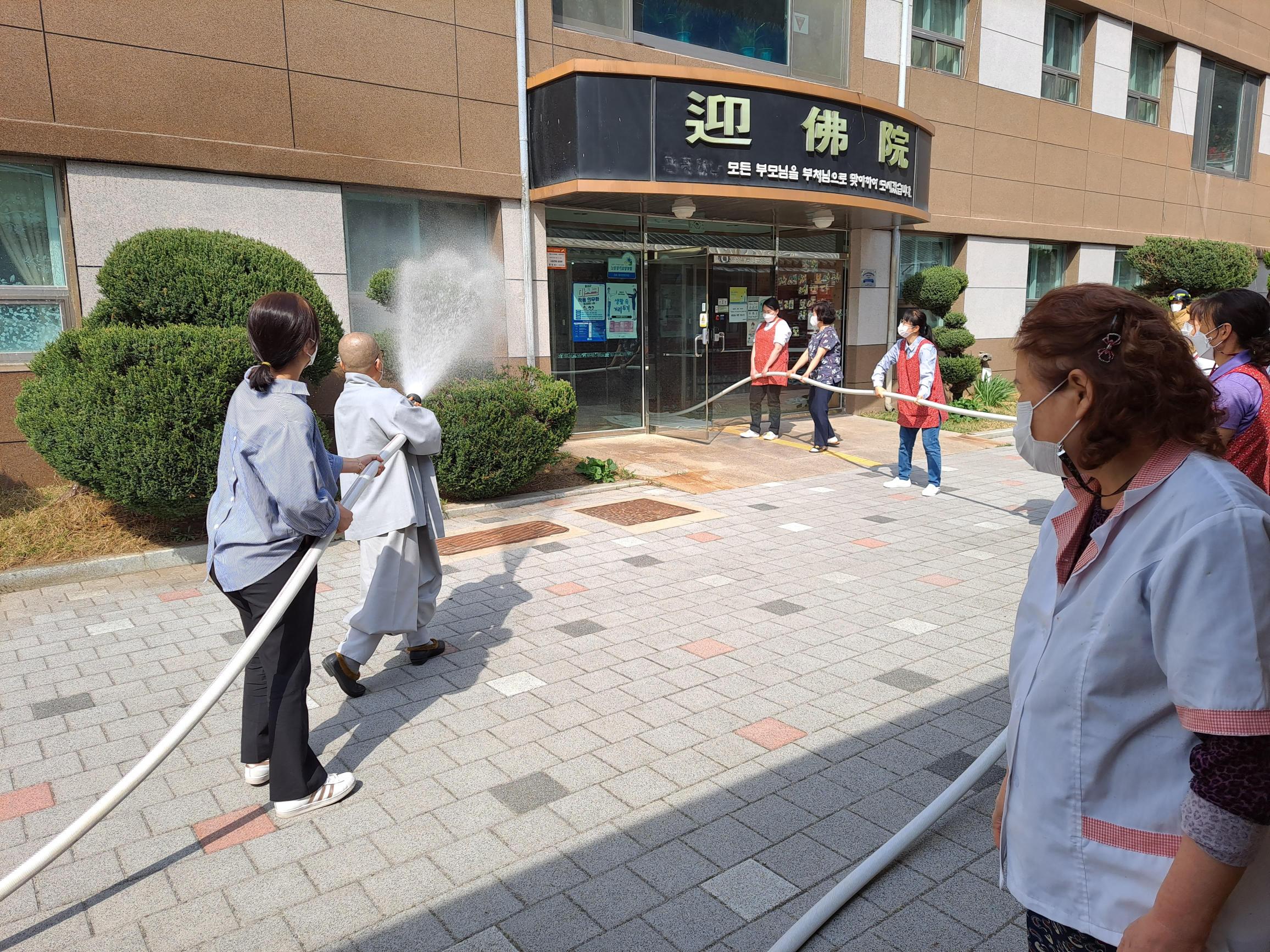 연꽃피는집노인요양원 이미지 2