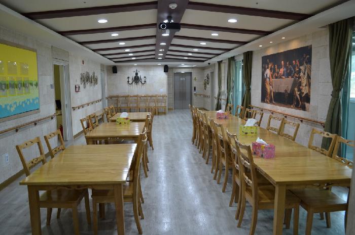 명성노인요양시설 이미지 2