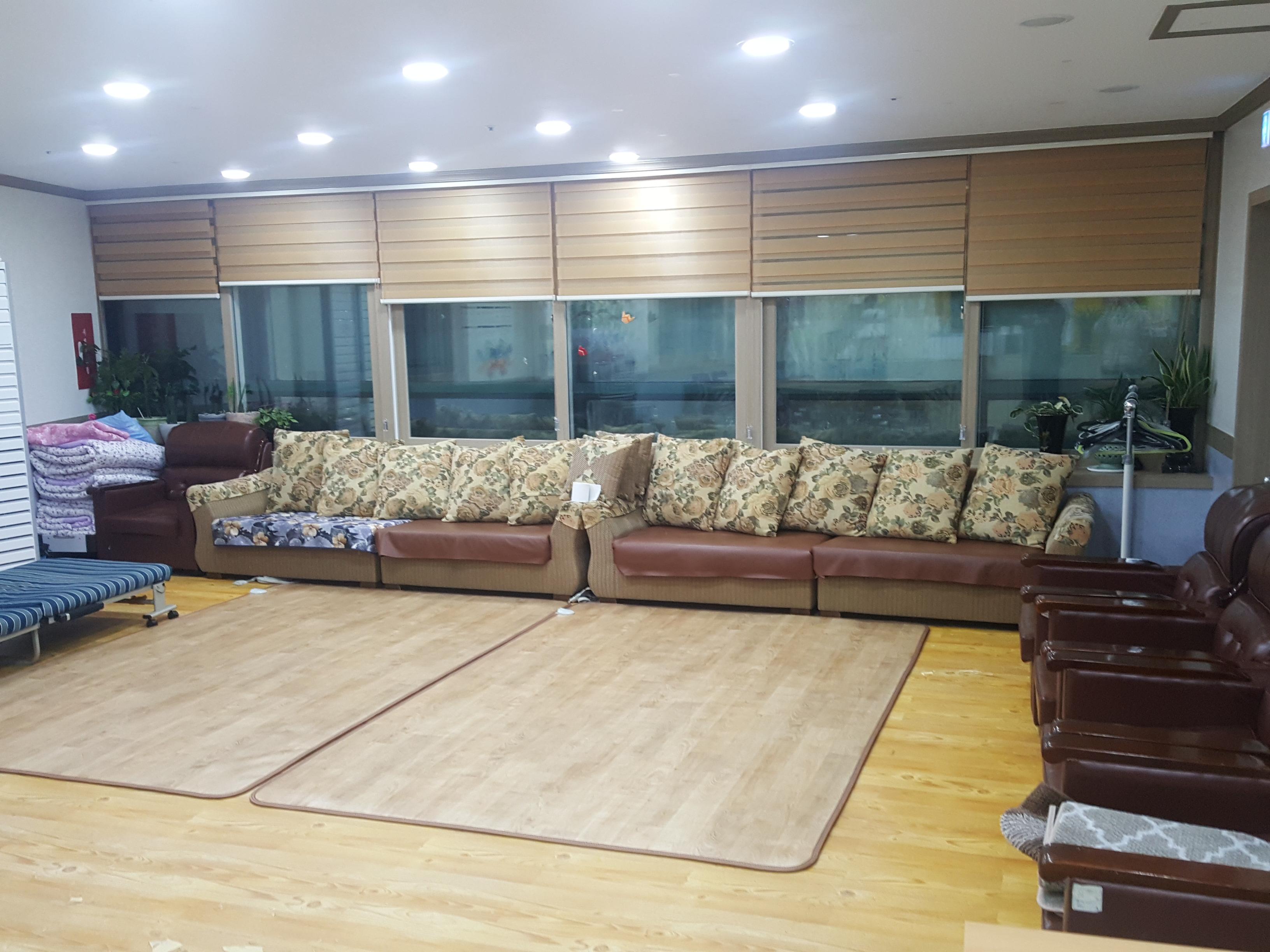 잡은손시니어홈 이미지 2